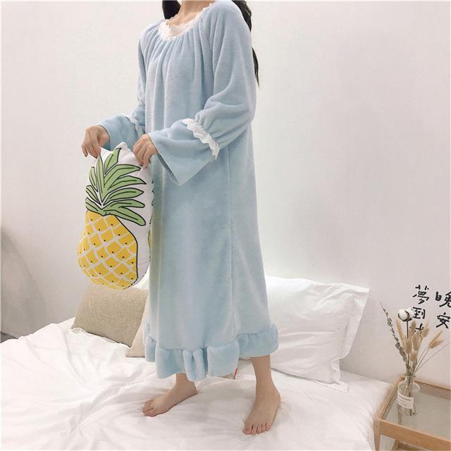 Winter Women Long Lace Patchwork Nightgowns Warm Thick Flannel Nightgowns Female Velvet Sleepshirts Nightdress Home Wear AB1247